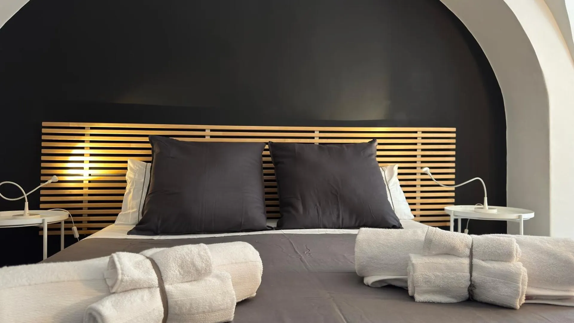 Monahouse - Elegance And Comfort On Via Etnea In The Heart Of Catania - Sicily Italy