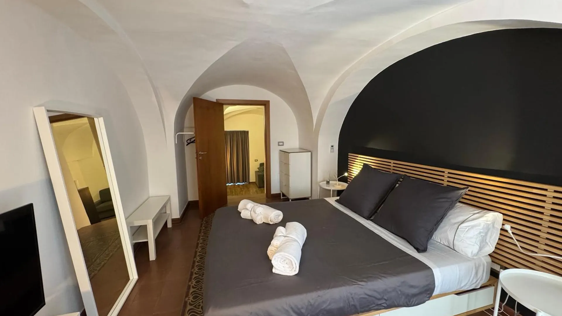 Monahouse - Elegance And Comfort On Via Etnea In The Heart Of Catania - Sicily 0*,  Italy