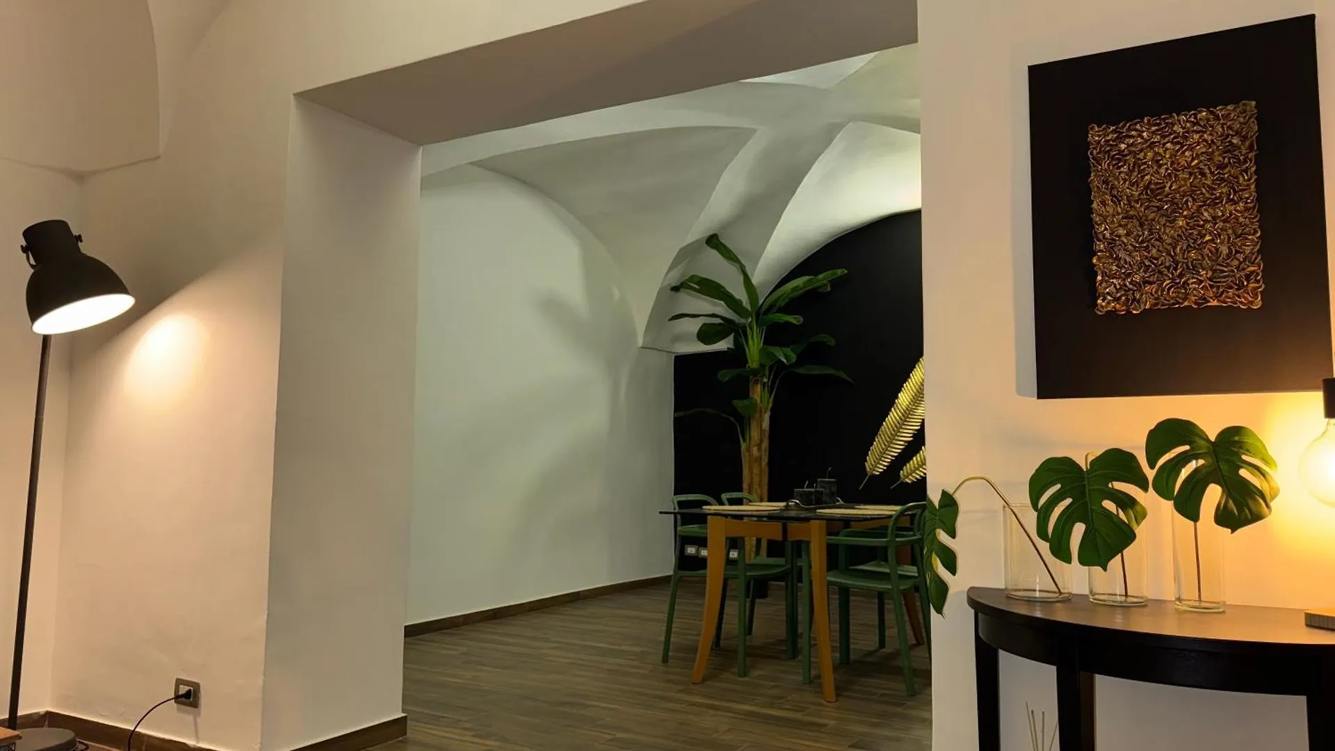 Apartment Monahouse - Elegance And Comfort On Via Etnea In The Heart Of Catania - Sicily