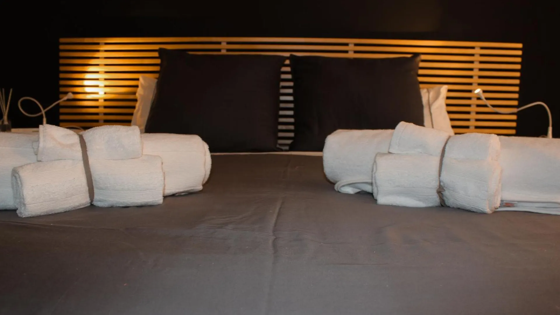 Apartment Monahouse - Elegance And Comfort On Via Etnea In The Heart Of Catania - Sicily