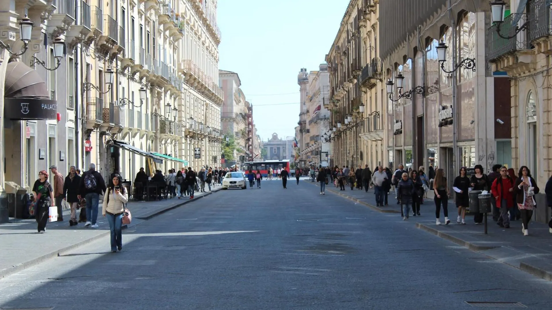 Monahouse - Elegance And Comfort On Via Etnea In The Heart Of Catania - Sicily Apartmán