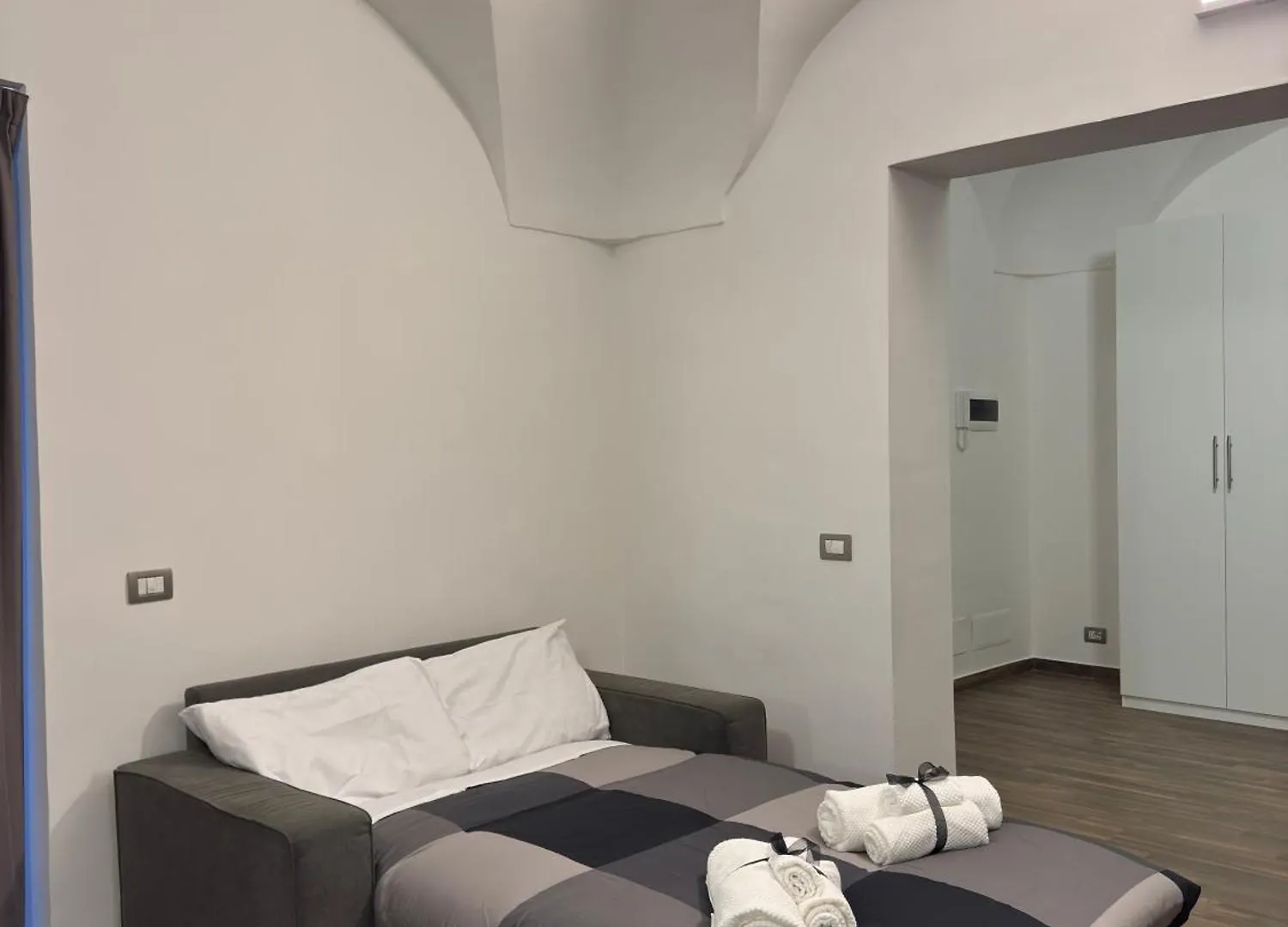 Monahouse - Elegance And Comfort On Via Etnea In The Heart Of Catania - Sicily Apartmán